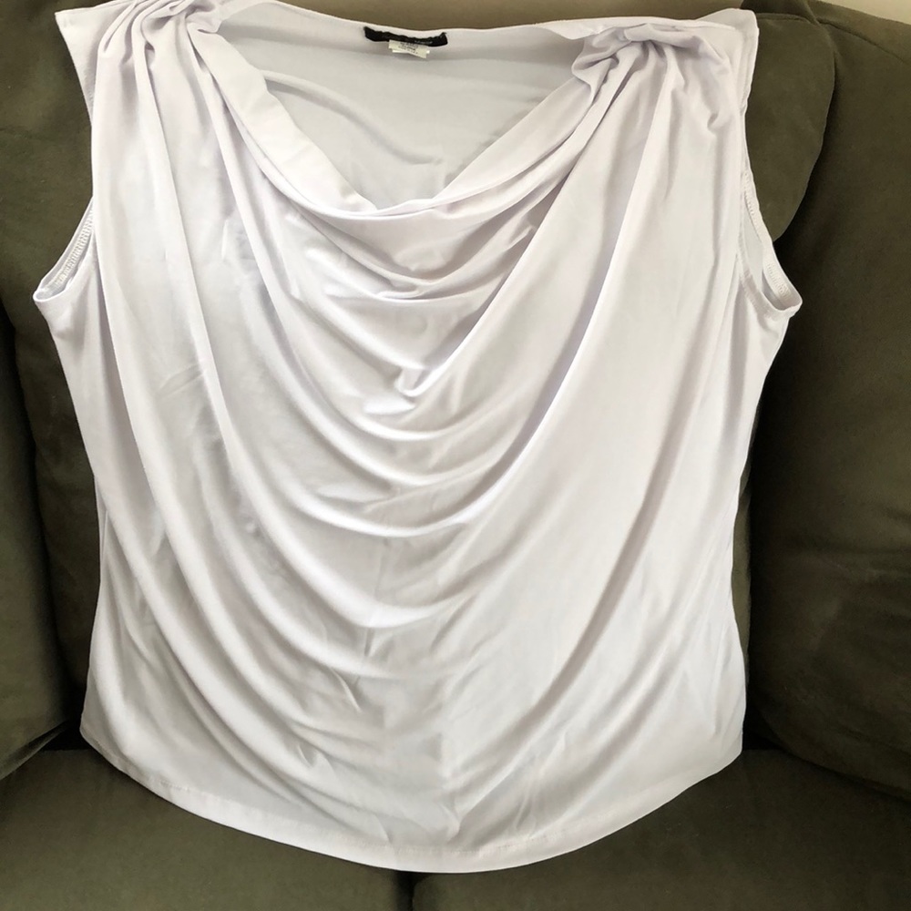 ✨BOGO FREE✨ Cute white sleeveless blouse